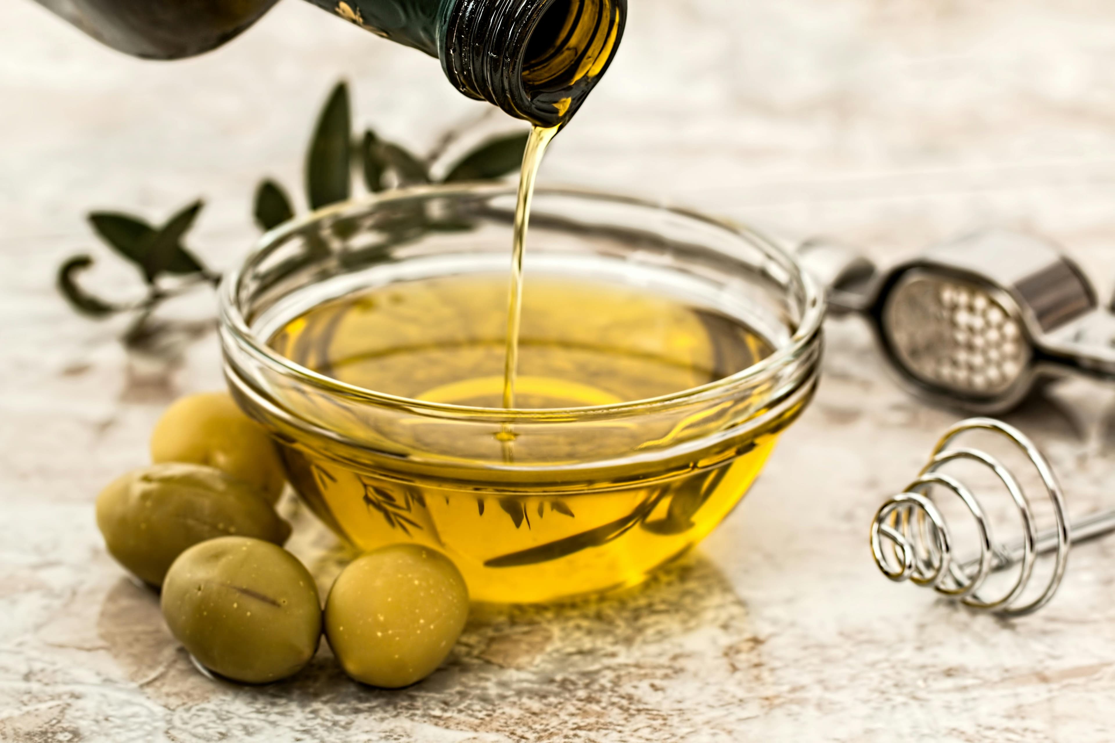 The Benefits of Bangladeshi Herbal Oils for Hair and Skin